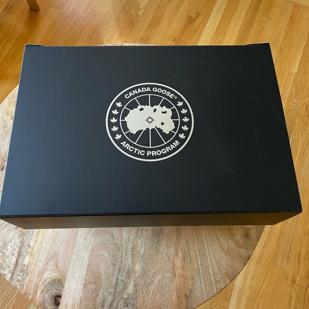 AUTHENTIC CANADA GOOSE BOX AND DUST BAG